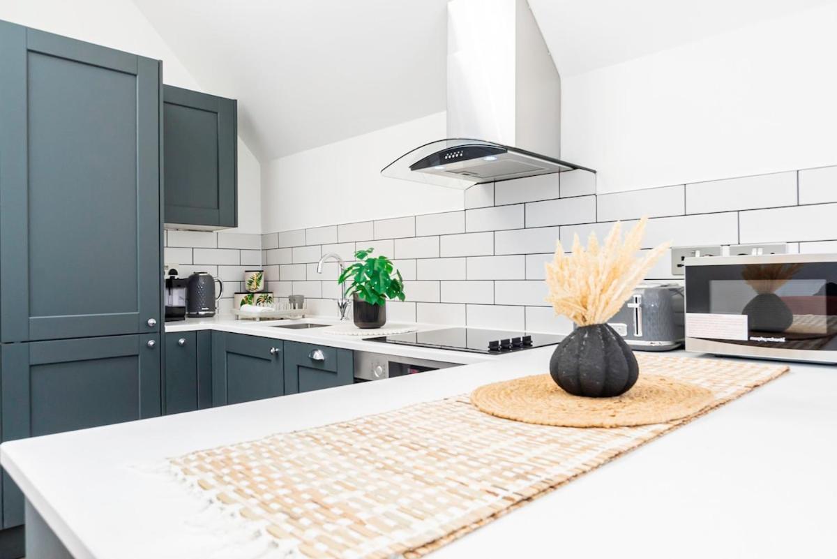 Apartamento Gorgeous 1-bedroom Acton Flat With Two Balconies At Acton, Sleeps 4 Londres