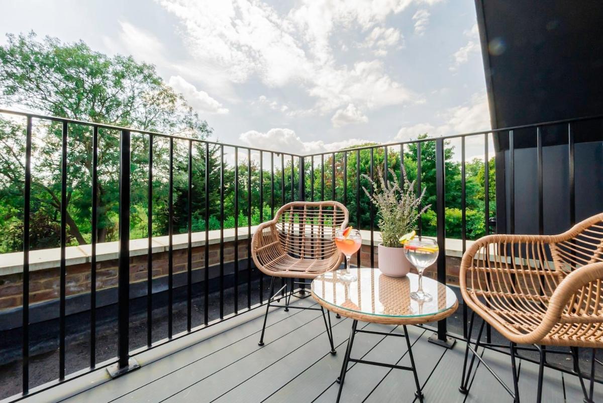 Apartamento Gorgeous 1-bedroom Acton Flat With Two Balconies At Acton, Sleeps 4