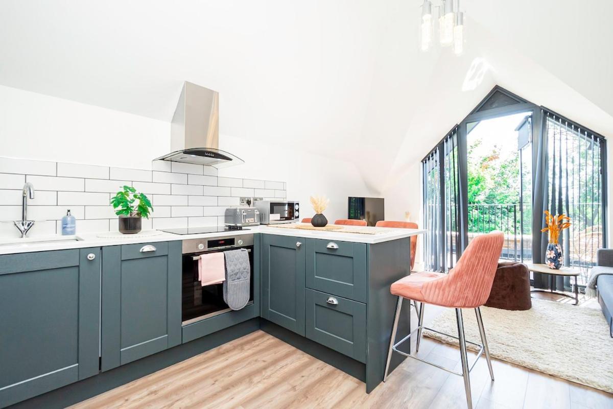 Gorgeous 1-bedroom Acton Flat With Two Balconies At Acton, Sleeps 4 Apartamento *